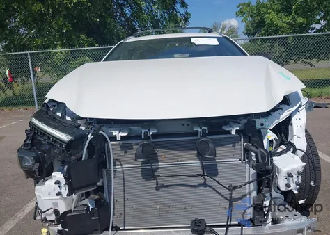 2025 Toyota Crown Signia Xle from USA, damaged, VIN JTDACAAJ7S3021017